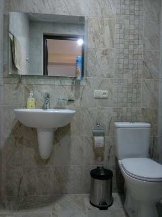 Гостевой дом AskHouse Ереван Двухместный номер с 2 отдельными кроватями и общей ванной комнатой-1