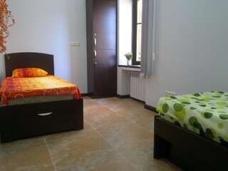 Гостевой дом AskHouse Ереван Двухместный номер с 2 отдельными кроватями и общей ванной комнатой-5